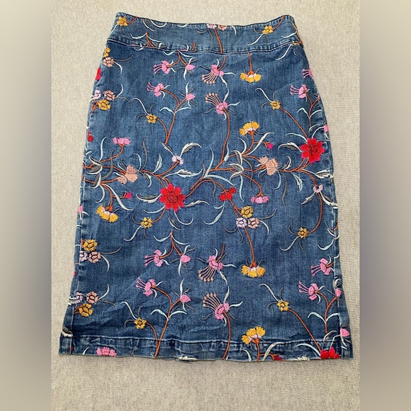 Anthropologie Dresses & Skirts - Anthropologie Maeve Size 4 Floral Embroidered Denim Pencil Skirt Boho
